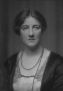 Duquesne, Mrs., portrait photograph, 1913. Creator: Arnold Genthe.