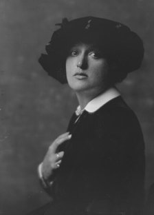 Reed, Florence, Miss, portrait photograph, 1916 Oct. 5. Creator: Arnold Genthe.