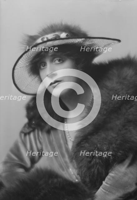 Cowl, Jane, Miss, portrait photograph, 1914 Dec. 30. Creator: Arnold Genthe.