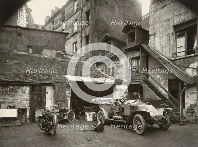 Cour, rue de Valence, 1922, printed 1956. Creator: Eugene Atget.