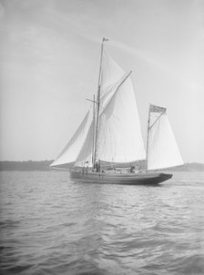 The ketch 'Apache' under sail, 1911. Creator: Kirk & Sons of Cowes.
