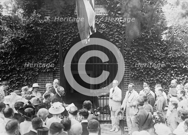 Mount Vernon - Tomb of Washington, 24 June 1917. Creator: Harris & Ewing.