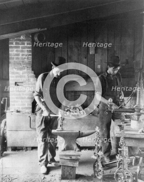 Roycroft Shop, East Aurora, N.Y., 1900. Creator: Frances Benjamin Johnston.
