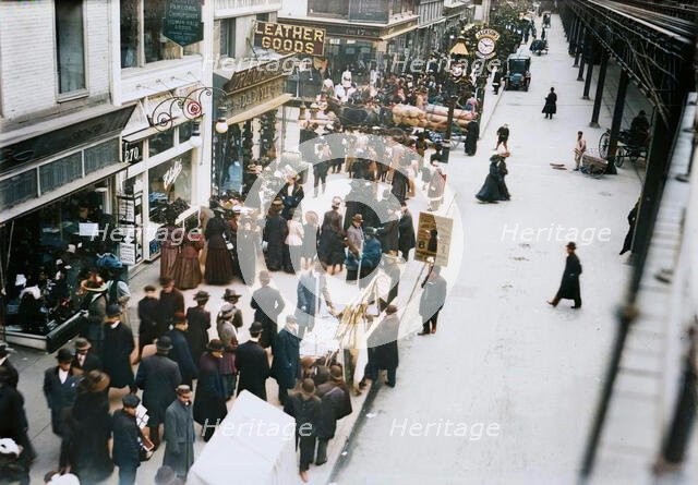 6th Ave., Xmas shoppers [New York], 1910. Creator: Bain News Service.