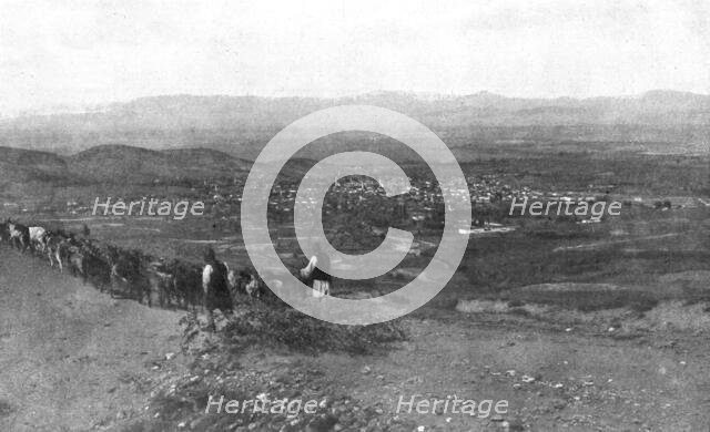 'Sur la route de Monastir; la ville de Monastir vue des hauteurs au Sud-Ouest : a l'horizon..., 1916 Creator: Unknown.