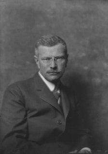 Heynen, Carl, Mr., portrait photograph, 1916. Creator: Arnold Genthe.