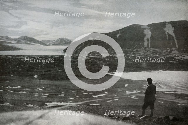 'The Mouth of Dry Valley, Showing The Commonwealth Glacier', 1912, (1913).  Artist: Frank Debenham.