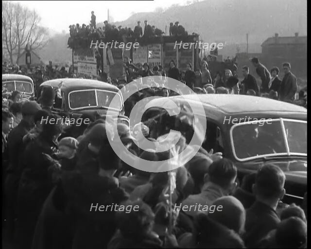 Crowds Watching a Parade of Cars, 1936. Creator: British Pathe Ltd.