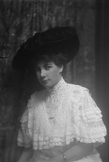 Spencer, Lillian, portrait photograph, 1913. Creator: Arnold Genthe.