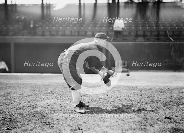 Ray Schalk, Chicago Al (Baseball), 1913. Creator: Harris & Ewing.