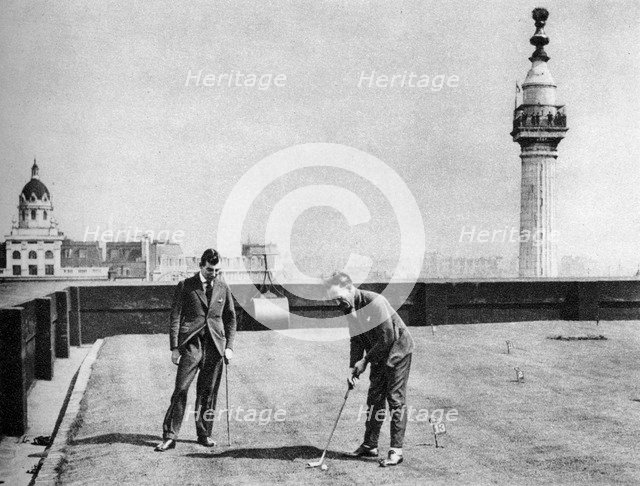 A putting green on the roof of Adelaide House, near London Bridge, London, 1926-1927. Artist: Unknown