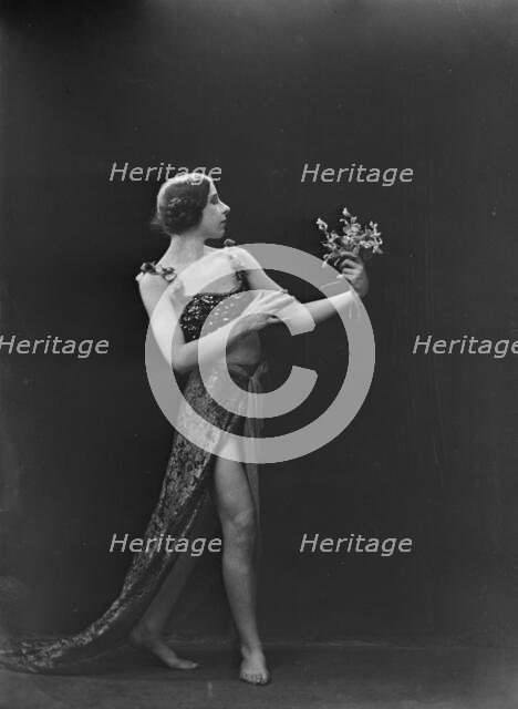 Miss Ernani Seibel, portrait photograph, 1919 June 21. Creator: Arnold Genthe.