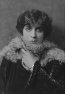 Cowl, Jane, Miss, portrait photograph, 1914 Dec. 30. Creator: Arnold Genthe.