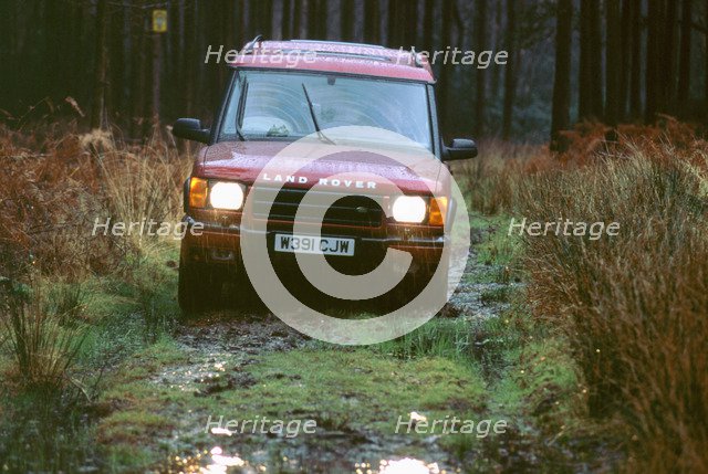 2000 Land Rover Discovery TD5. Artist: Unknown.