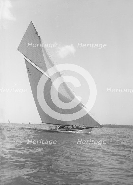 The 15 Metre 'Hispania' sailing close-hauled, 1911. Creator: Kirk & Sons of Cowes.