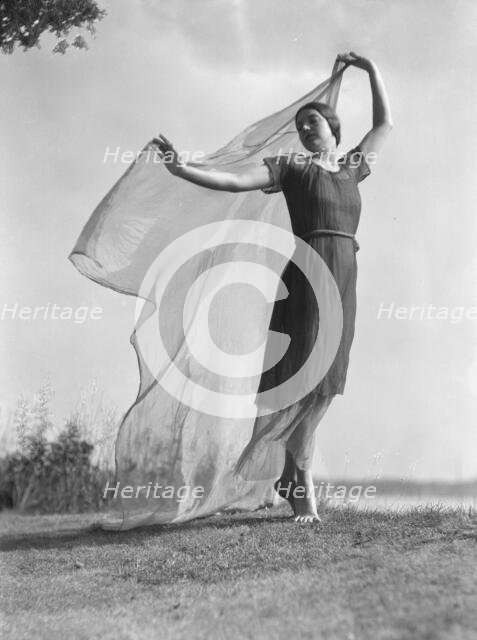 Beyer, Hilda, Miss, not before 1916 Feb. 29. Creator: Arnold Genthe.