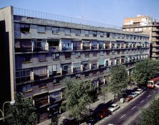 Façade of the Bloc House (1934-1936), located at the street Torras i Bages in the district of San…