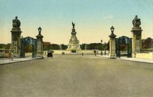 The Victoria Memorial, Buckingham Palace, London, c1910.  Creator: Unknown.