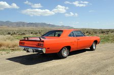 Plymouth Hemi Roadrunner 1970. Artist: Simon Clay.