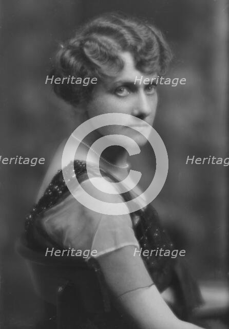 Prince, L.M., Mrs., portrait photograph, 1916 Jan. 24. Creator: Arnold Genthe.