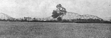 'Les deux derniers zeppelins abattus par les Anglais; Le carcasse du L33, avarie et..., 1916. Creator: Unknown.
