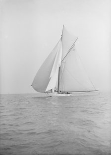 The 40-rater cutter 'Carina' sailing with spinnaker, 1913. Creator: Kirk & Sons of Cowes.