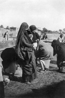 Women collecting water at on the Tigris River, Baghdad, Iraq, 1917-1919. Artist: Unknown