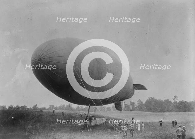 American dirigible, "blimp" type, between c1915 and c1920. Creator: Bain News Service.