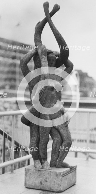 'Root Bodied Forth', sculpture by Mitzi Cunliffe, Festival of Britain, South Bank, London, 1951. Artist: Unknown.