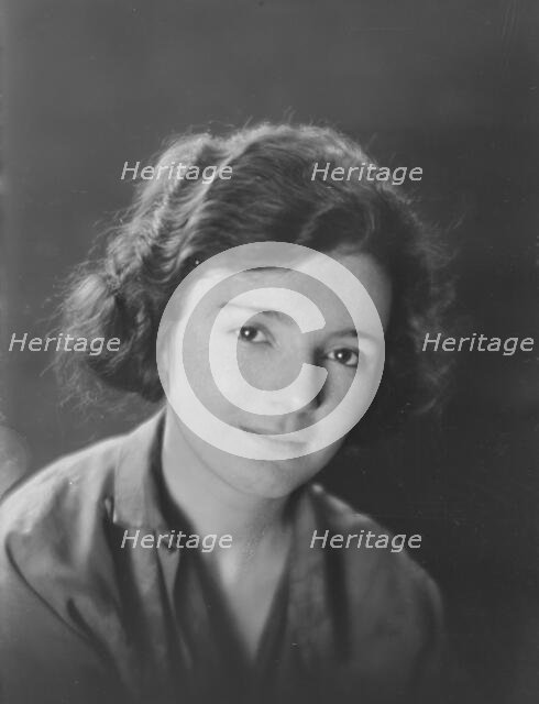 Miss Anne Dickson, portrait photograph, 1918 May 31. Creator: Arnold Genthe.