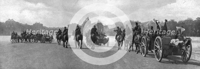 ''L'etat de Guerre; Nos hommes partent fleuris, leur materiel pare de drapeaux', 1914. Creator: Unknown.