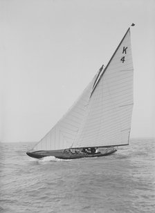The 7 Metre 'Anitra' (K4) sailing close-hauled, 1914. Creator: Kirk & Sons of Cowes.