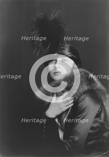 Gilbert, J., Miss, portrait photograph, 1917 Sept. 29. Creator: Arnold Genthe.