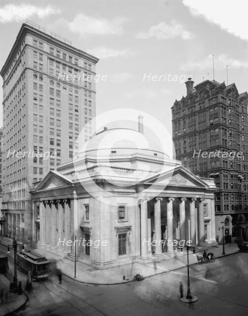 Girard Trust building, Philadelphia, Pa., between 1905 and 1920. Creator: Unknown.