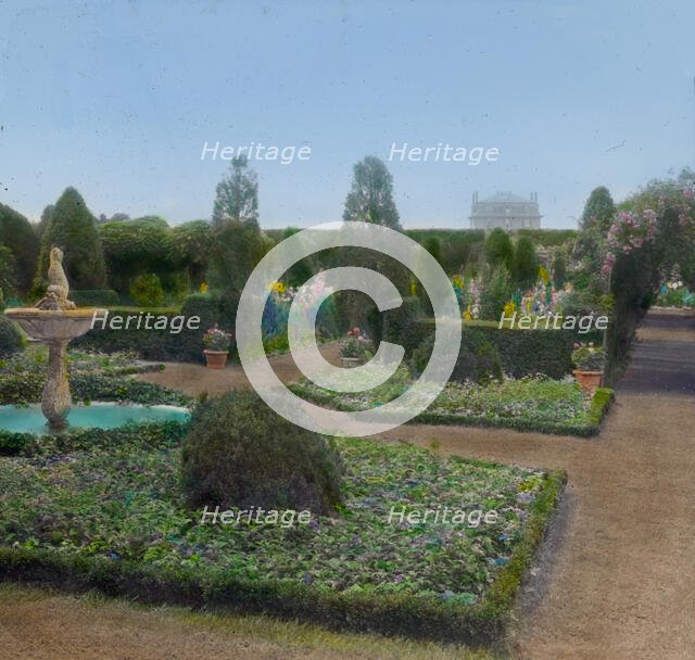 Dr. Peter Brown Wyckoff house, Gin Lane, Southampton, New York, 1914. Creator: Frances Benjamin Johnston.