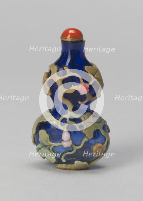 Gourd-Shaped Snuff Bottle with Trailing Vines and Flower Heads, Qing dynasty, 1740-1800. Creator: Unknown.