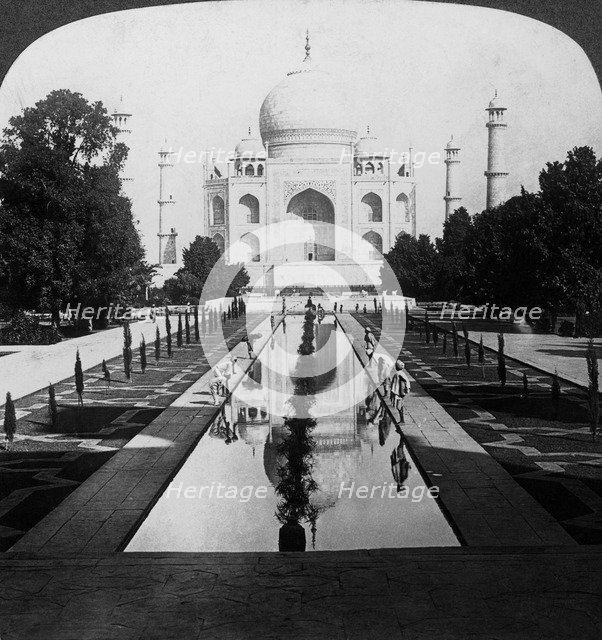 Taj Mahal, Agra, Uttar Pradesh, India.Artist: Underwood & Underwood