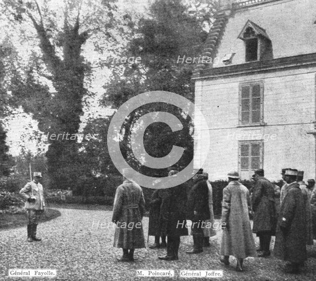 'La bataille de la Somme; le general Fayolle, commandant la 6e armee, recoit, a son quartier..., 191 Creator: Unknown.