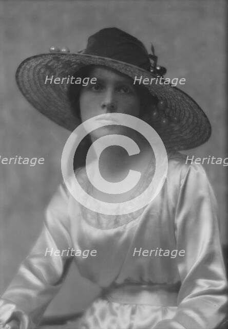 Gould, Jay, Mrs., portrait photograph, 1916 June 15. Creator: Arnold Genthe.