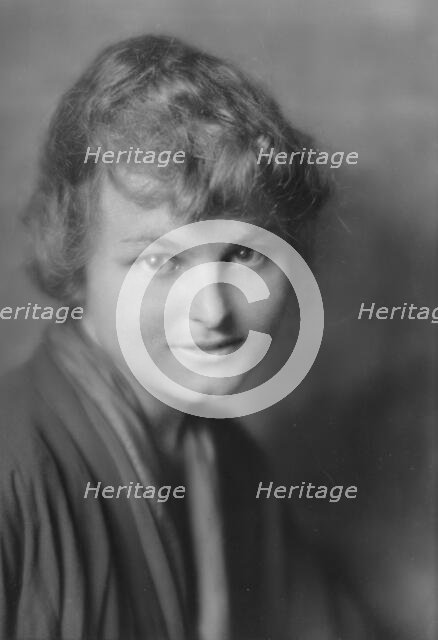 Allen, Dorothy, Miss, portrait photograph, 1914 Aug. 13. Creator: Arnold Genthe.