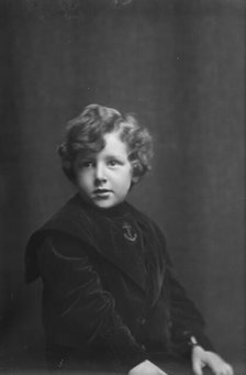 Furth, M., Mrs., boy of, portrait photograph, 1907 Jan. 24. Creator: Arnold Genthe.
