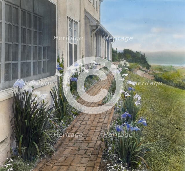 Unidentified house, between 1910 and 1935. Creator: Frances Benjamin Johnston.