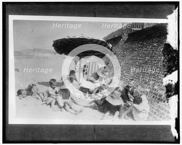 Red Cross, between 1910 and 1920. Creator: Harris & Ewing.