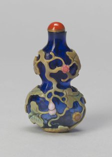 Gourd-Shaped Snuff Bottle with Trailing Vines and Flower Heads, Qing dynasty, 1740-1800. Creator: Unknown.