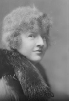Brooke, Marguerite, Miss, portrait photograph, 1915 June 14. Creator: Arnold Genthe.