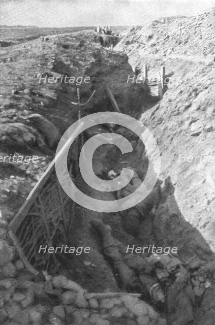 'Notre Avance Poursuivie; Un element de l'ancienne premiere ligne ennemie..., 1916 (1924) Creator: Unknown.