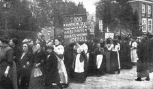 'Les manifestations contre "la vie chere" en Hollande; manifestation faminine a Amsterdam..., 1916. Creator: Unknown.