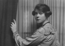 Le Gallienne, Eva, portrait photograph, not before 1916 Jan. Creator: Arnold Genthe.