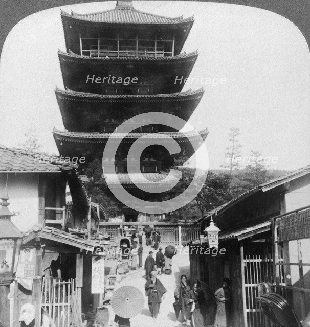 The west side of the five-storey Yasaka Pagoda, Kyoto, Japan, 1904.Artist: Underwood & Underwood