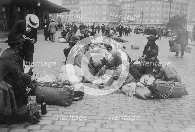 Refugees, Gare de Lyon, Paris, between c1914 and c1915. Creator: Bain News Service.